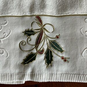 4 Lenox Bath Towels